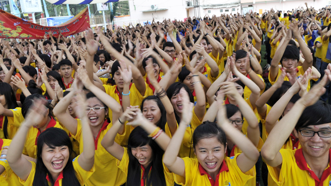 ນະຄອນໂຮ່ຈິມິນ ດຳເນີນບັ້ນເຄື່ອນໄຫວ ອາສາສະໝັກລະດູ ບານໃໝ່ ປີ 2013